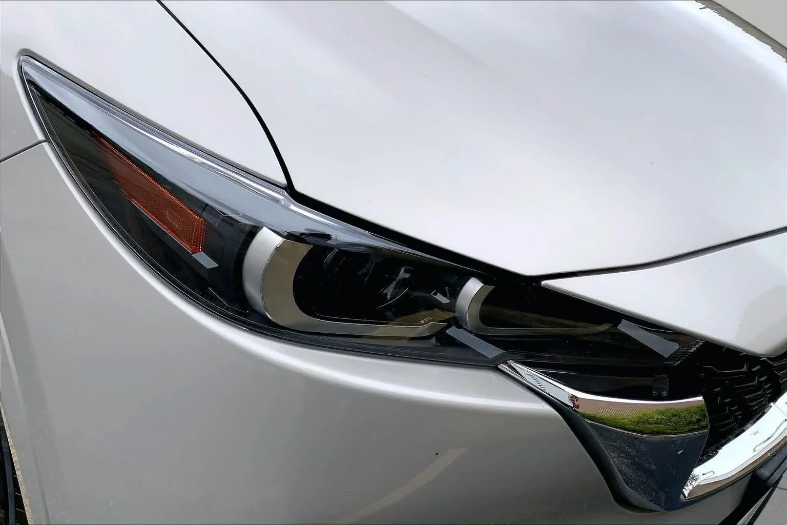 Certified Used 2025 Platinum Quartz Metallic Mazda 2.5 S Preferred Package image 27