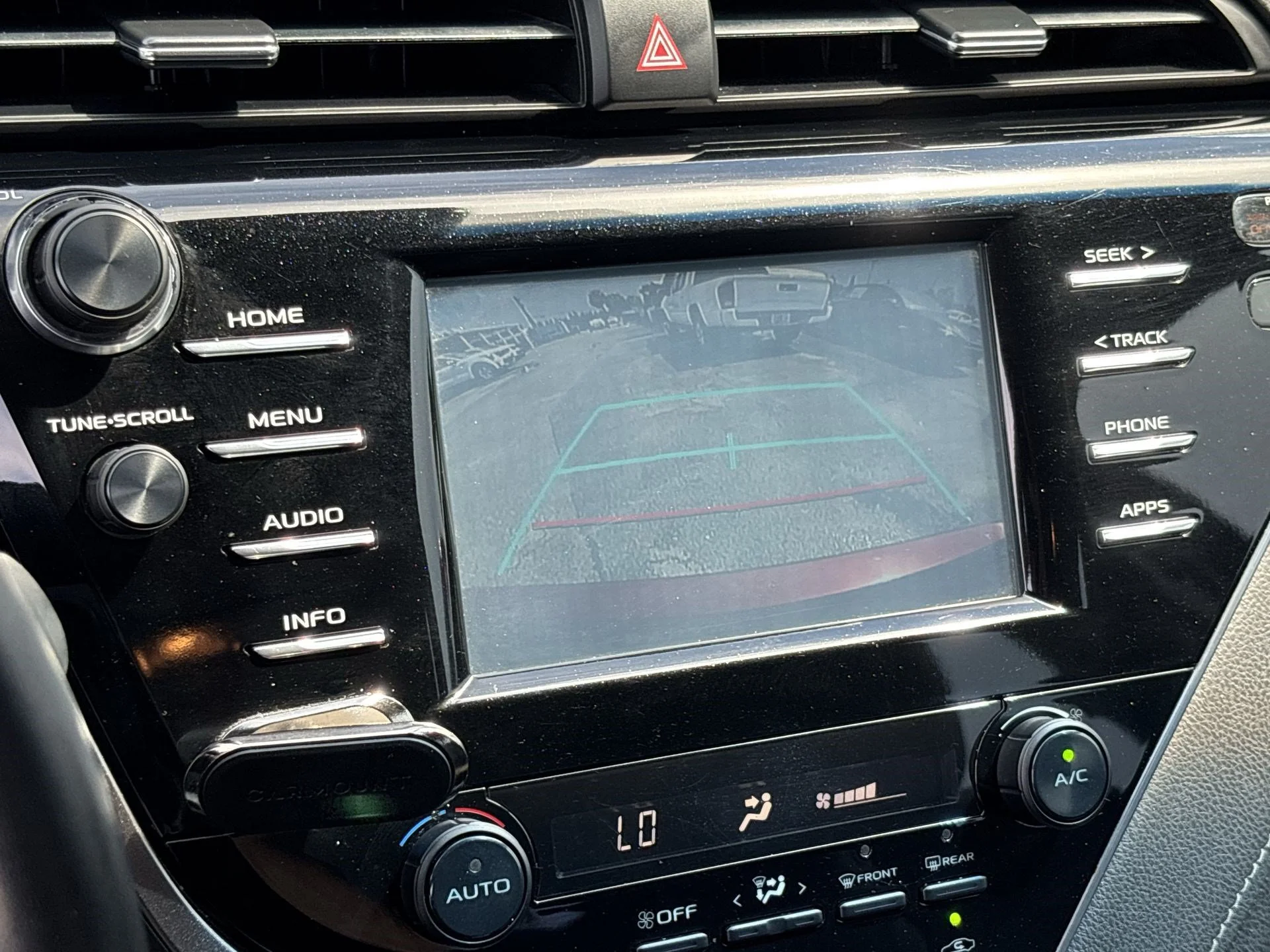 Used 2018 Pearl Toyota SE image 21