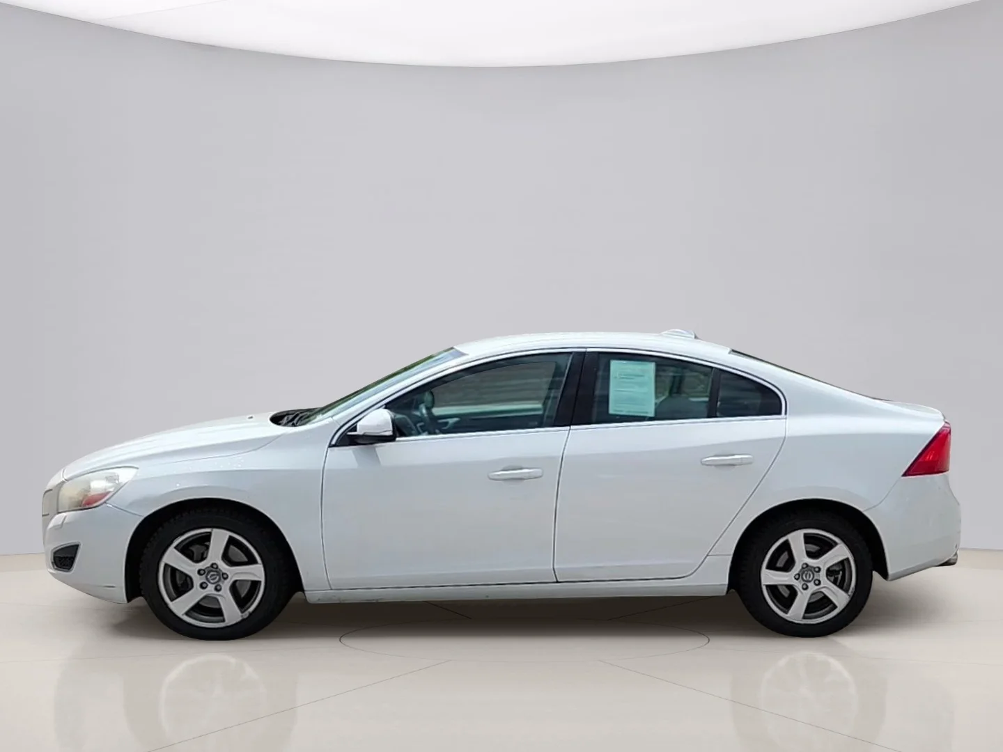Used 2013 White Volvo T5 image 2