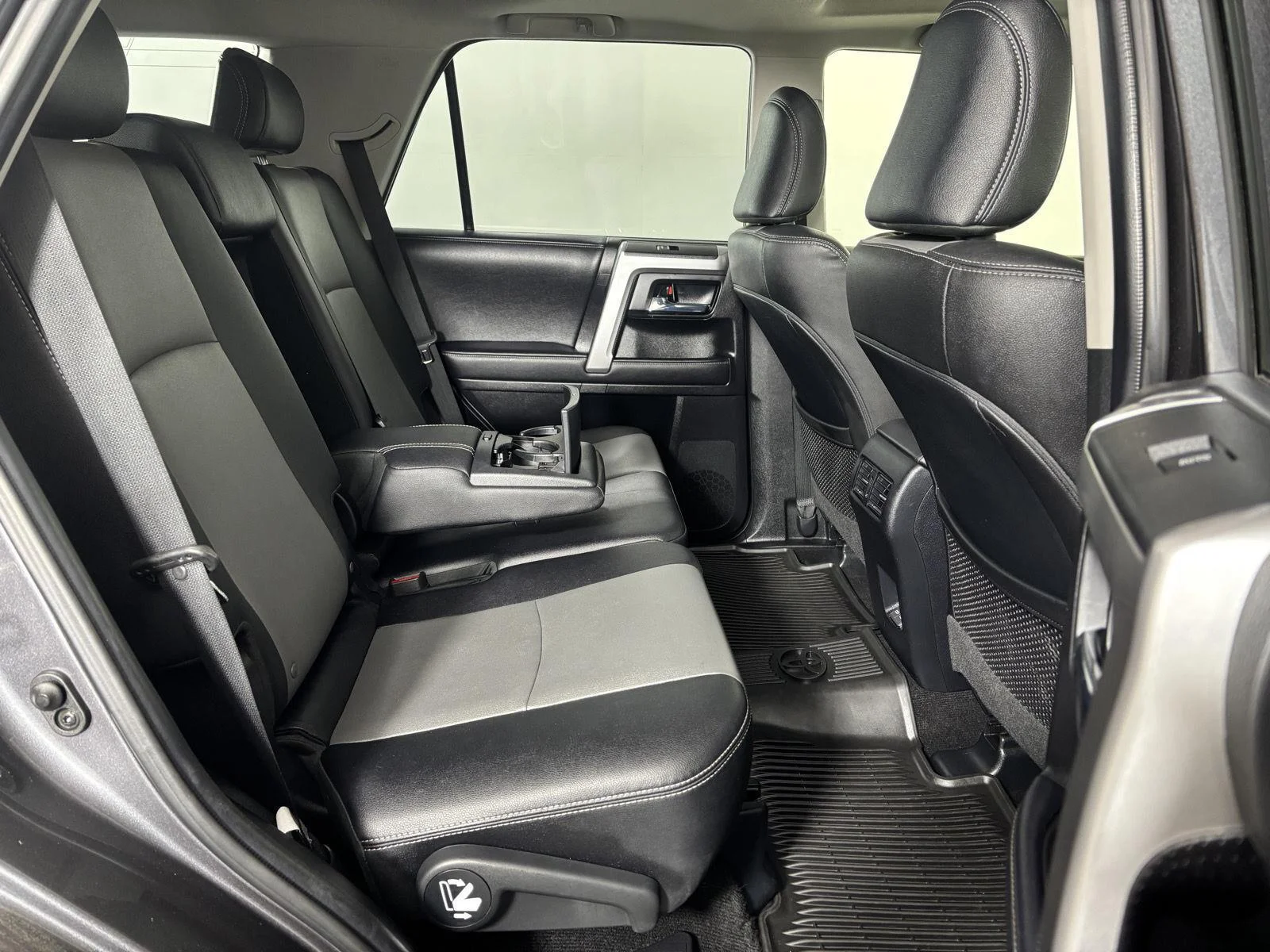 Used 2023 Magnetic Gray Metallic Toyota SR5 Premium image 17
