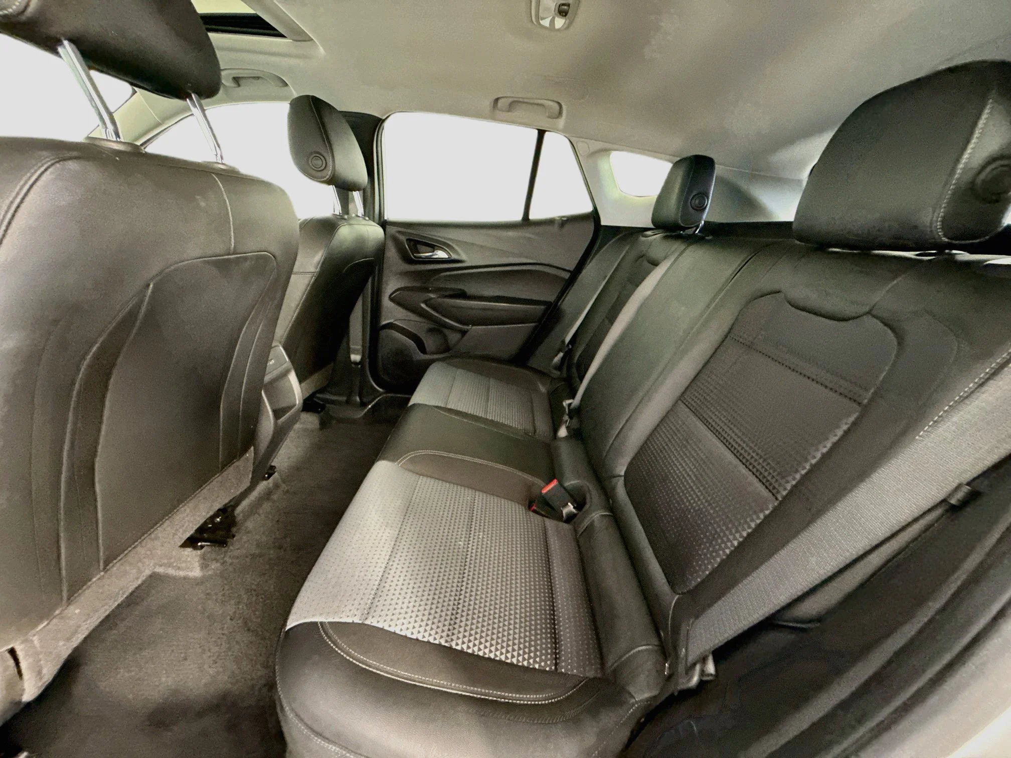 Used 2025 Summit White Chevrolet LT image 27