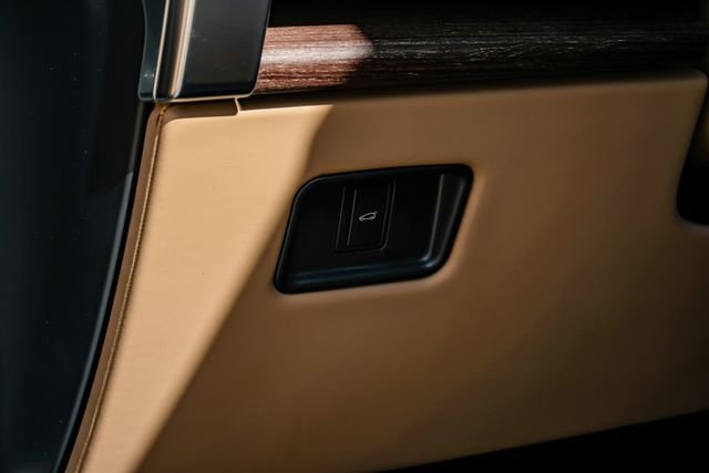 New 2026 Belgravia Green Land Rover SE image 33