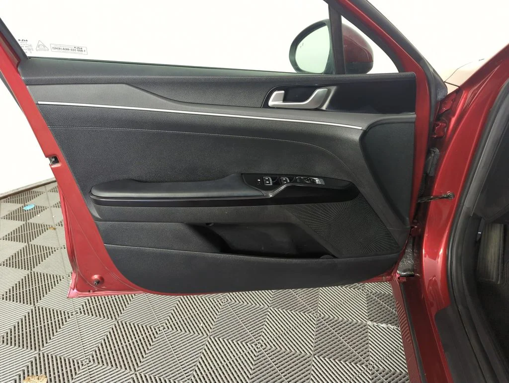 Used 2023 Red Kia LXS image 18