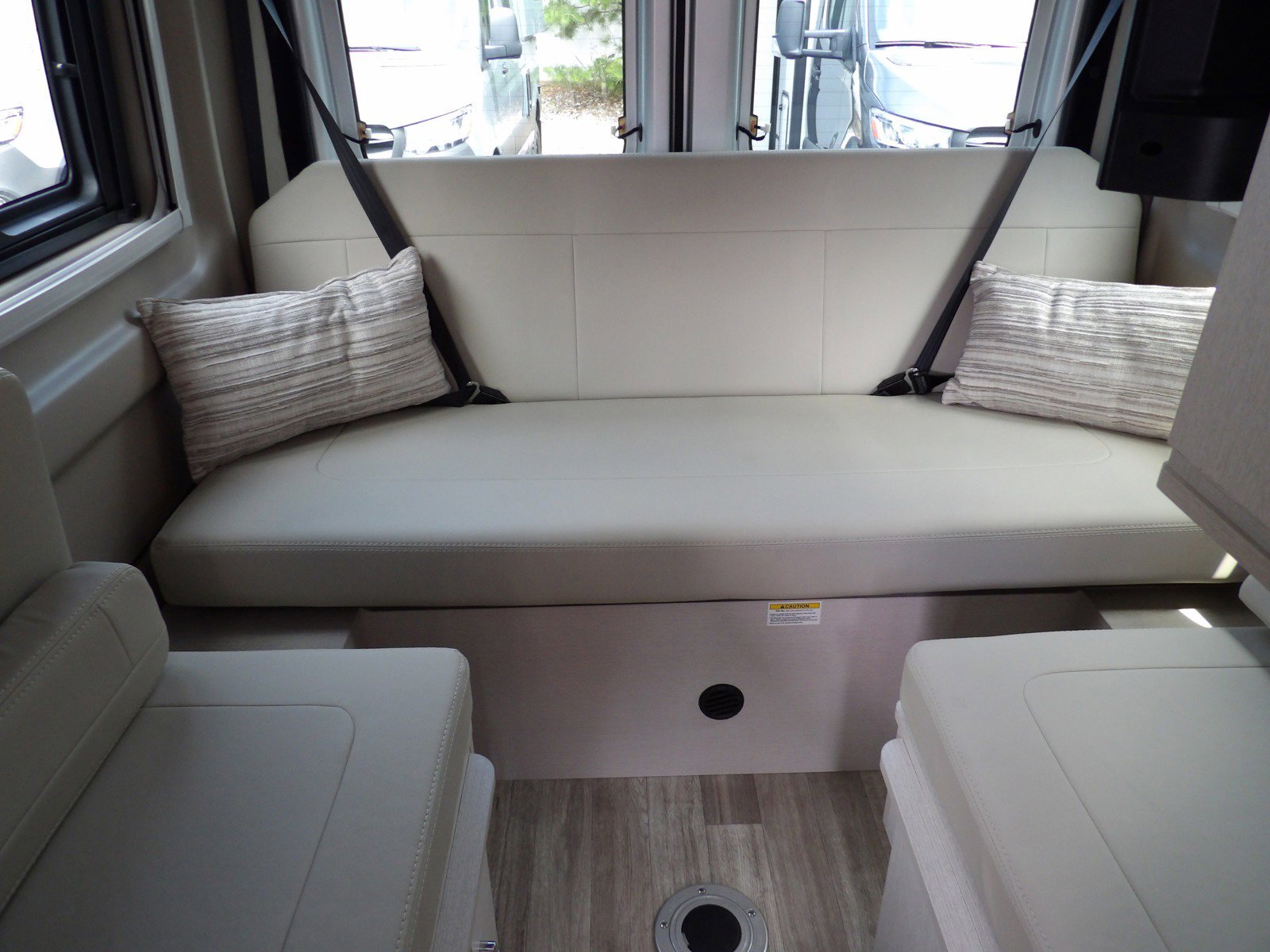 New 2025 Bright Silver Metallic Clearcoat Thor Motor Coach 20J image 13