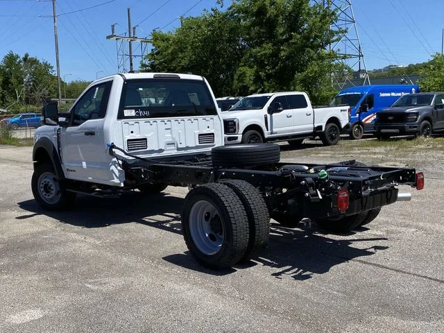 New 2025 Oxford White Ford F-550® XL image 10