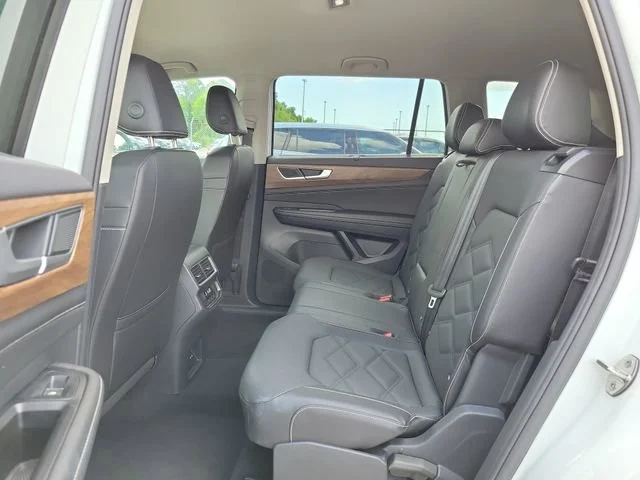2025 Volkswagen Atlas SE w/Tech - Photo 17