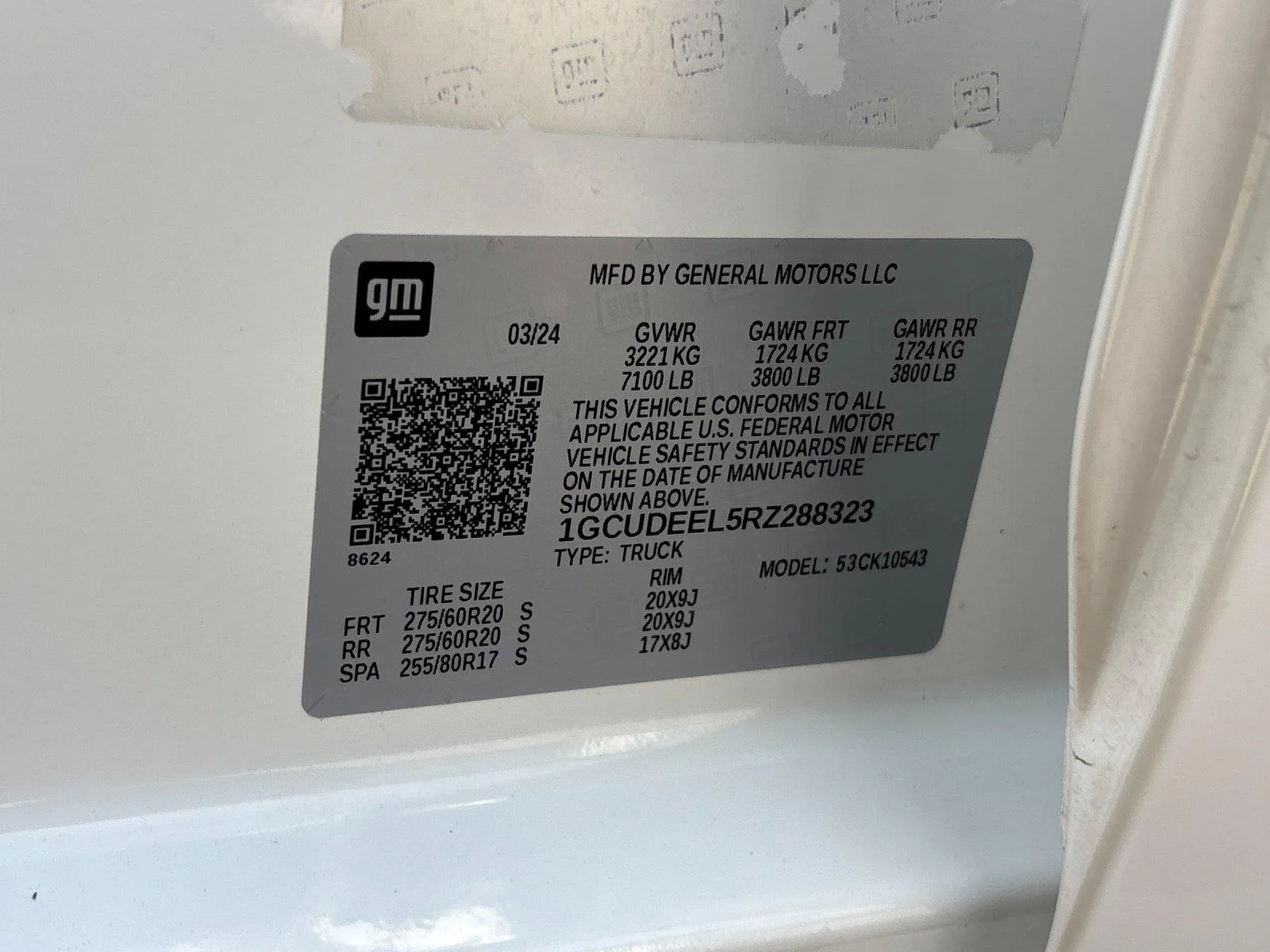 Used 2024 Summit White Chevrolet RST image 12