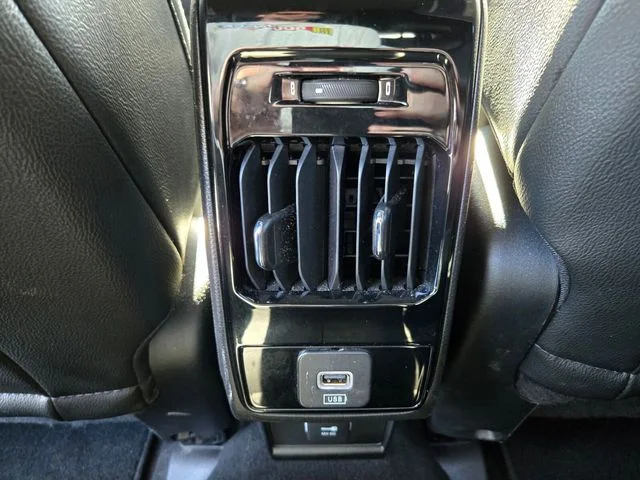 Used 2024 White Jeep Latitude image 16