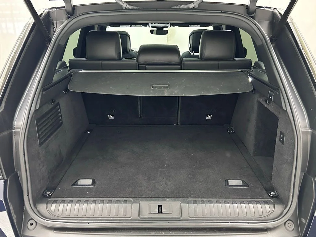 Used 2020 Blue Land Rover HSE Dynamic image 9