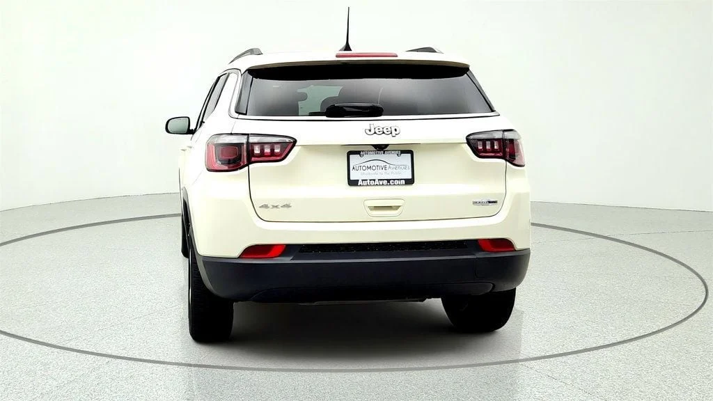 Used 2020 White Clearcoat Jeep Latitude 4x4 w/ Popular Equipment & Cold Weather Groups image 6