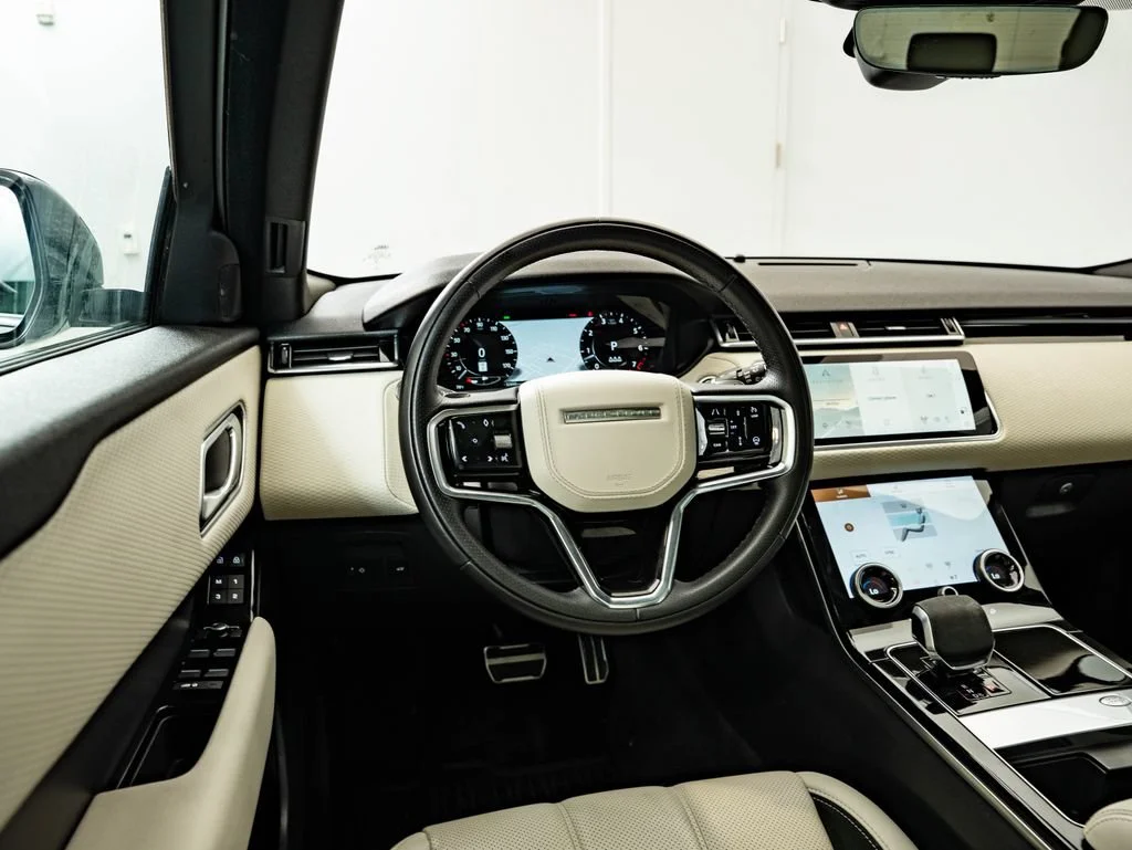 Used 2023 Fuji White Land Rover R-Dynamic S MHEV image 33