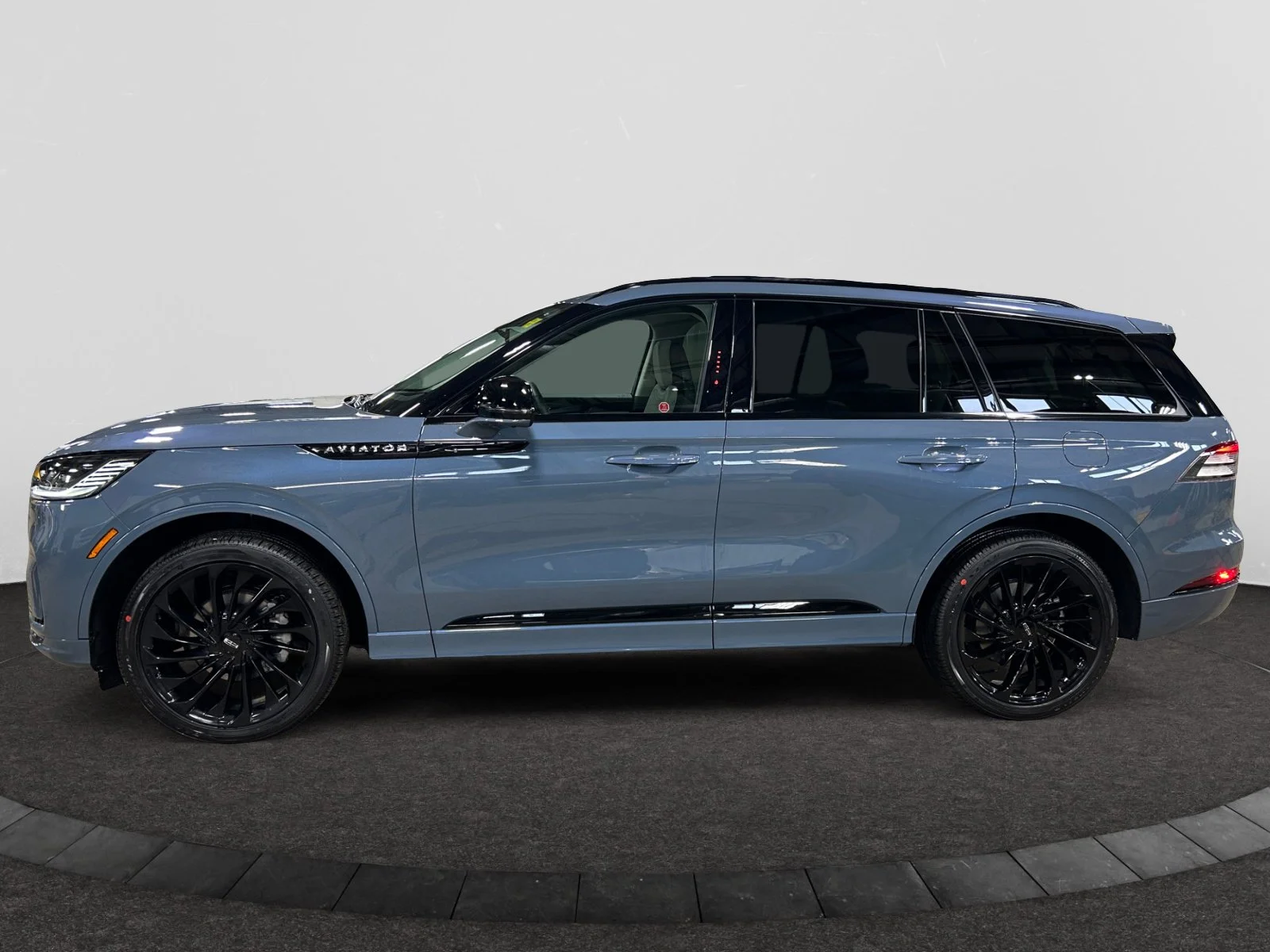 New 2026 Whisper Blue Metallic Clearcoat Lincoln Reserve image 2