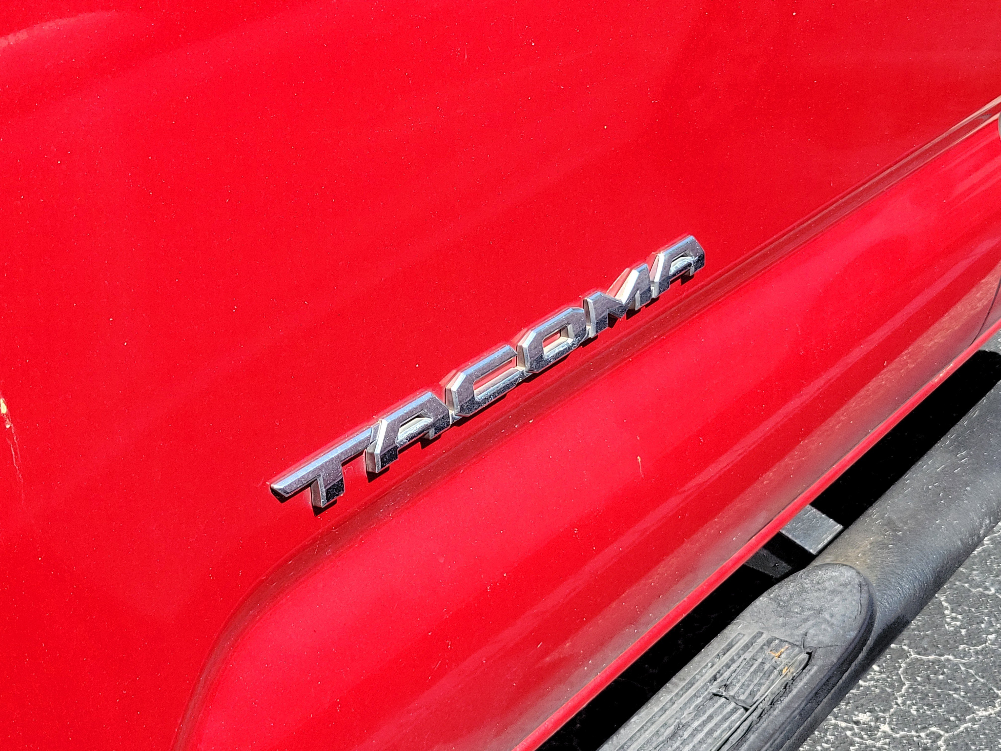 Used 2016 Barcelona Red Metallic Toyota SR5 image 3