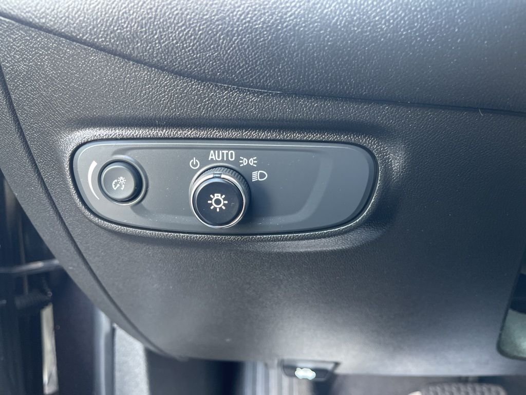 Used 2022 Gray Chevrolet LT image 33