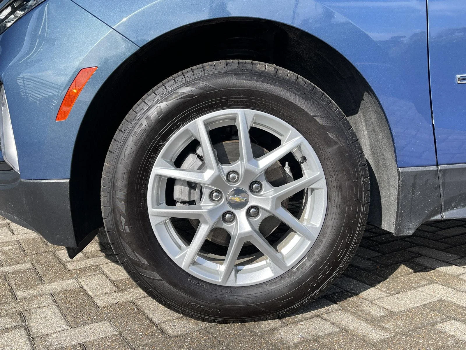 Used 2024 Lakeshore Blue Metallic Chevrolet LT image 10