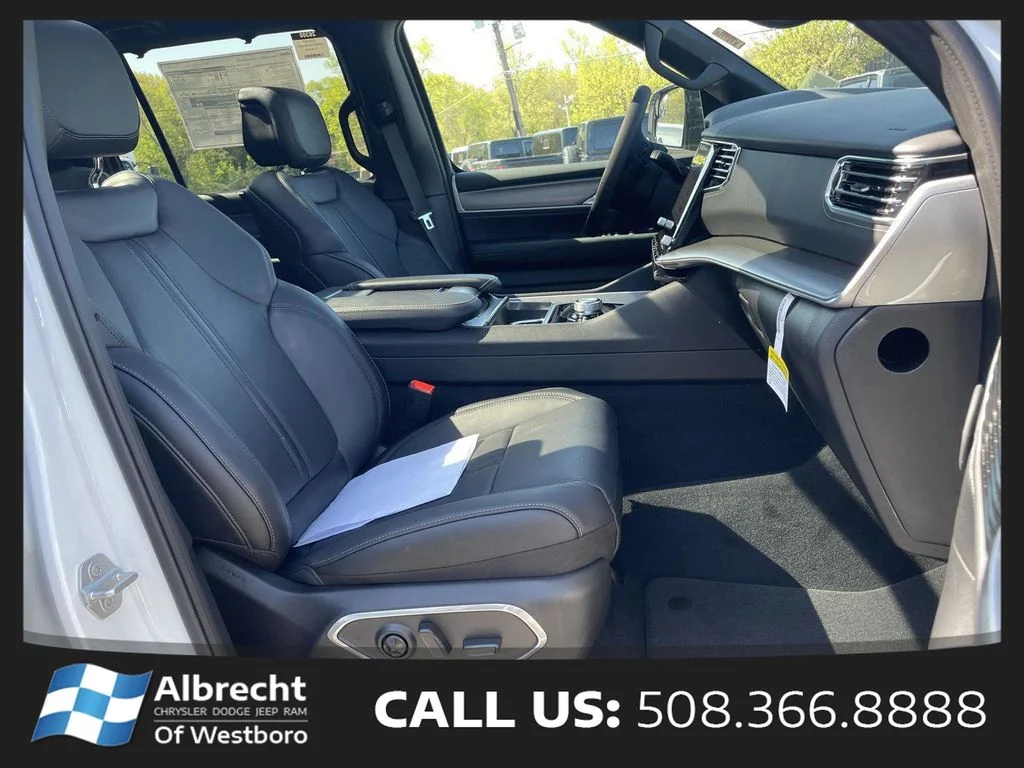 New 2026 Bright White Clear-Coat Exterior Paint Jeep Limited Reserve image 17