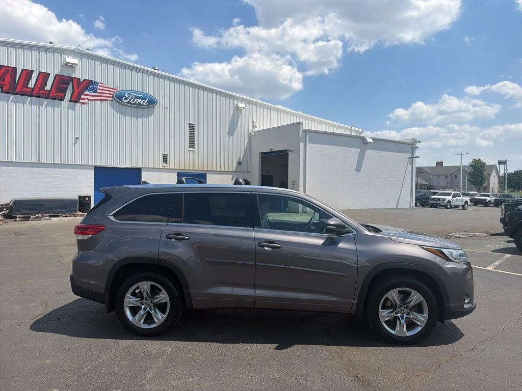 Used 2018 Gray Toyota Limited image 9