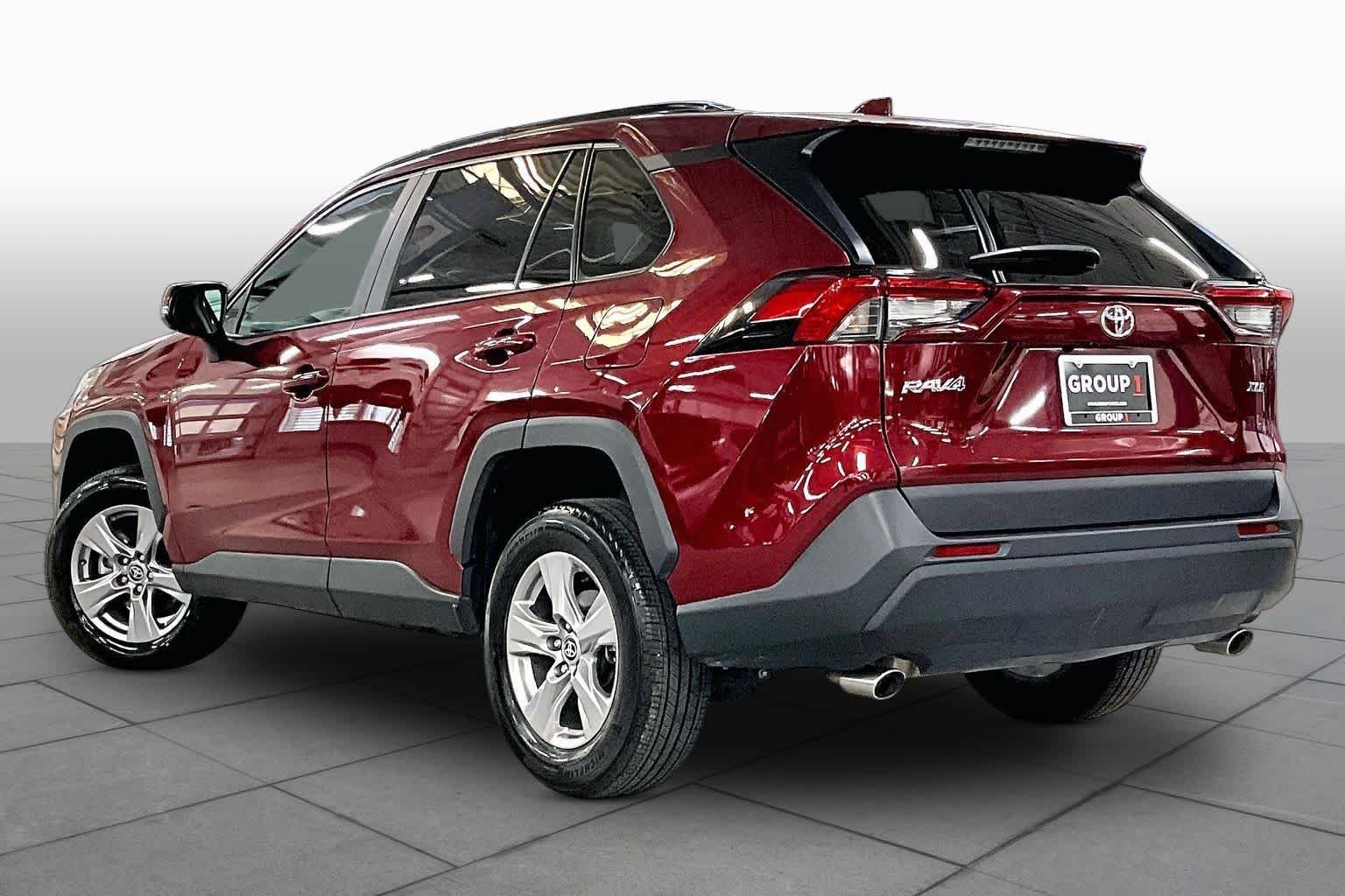 Used 2025 Ruby Flare Pearl Toyota XLE image 12