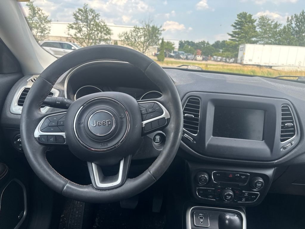 Used 2021 Red Jeep Latitude image 13