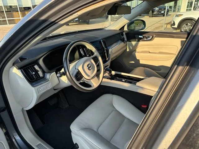 Used 2018 Gray Metallic Volvo T6 Momentum image 7