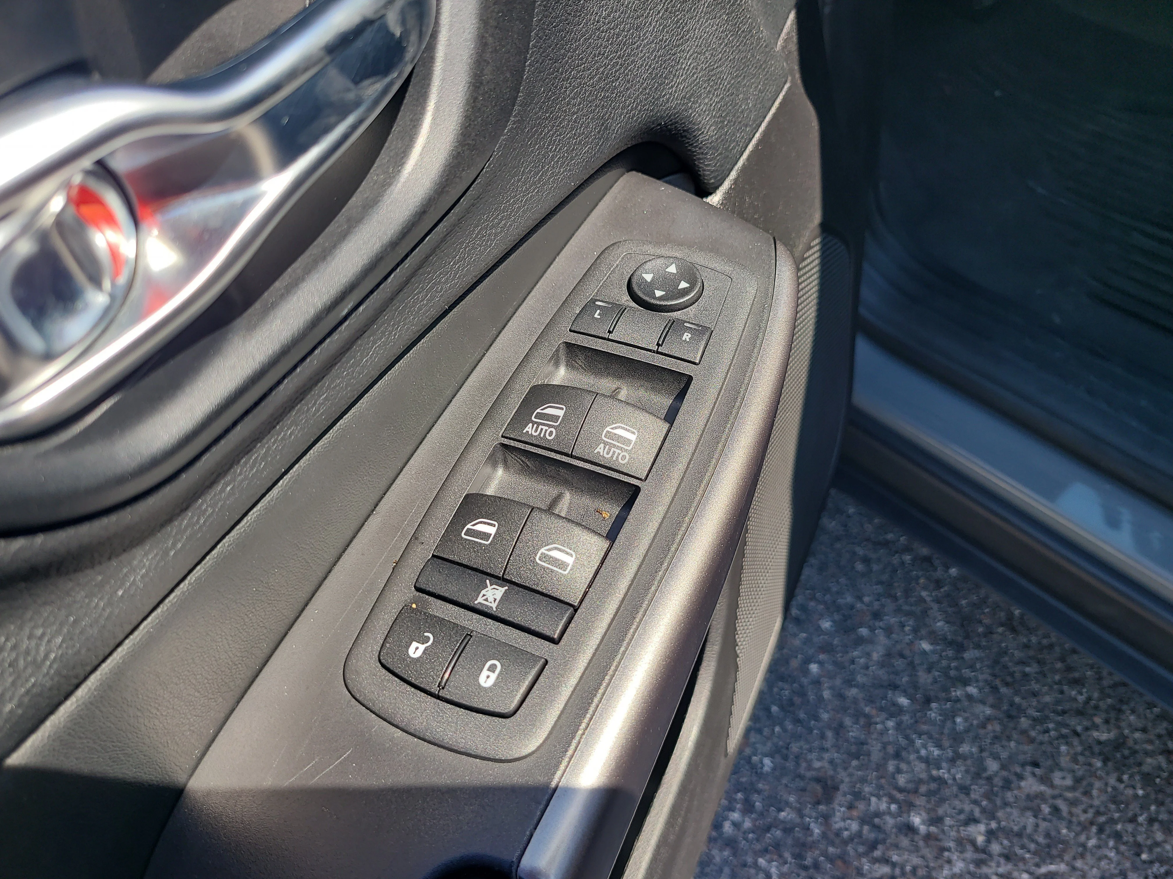 Used 2021 Sting-Gray Clearcoat Jeep Latitude Plus image 16