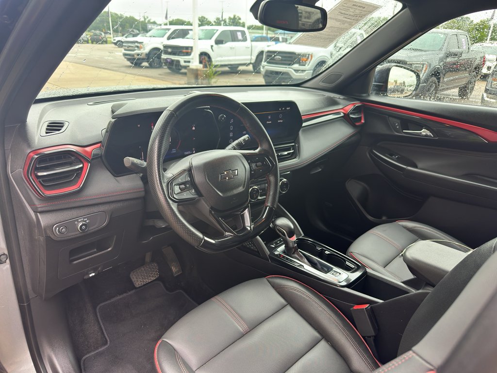 Used 2025  Chevrolet RS image 13