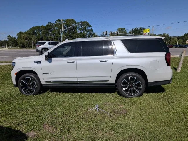 Used 2022 WHITE FROST TRICOAT GMC Denali image 6