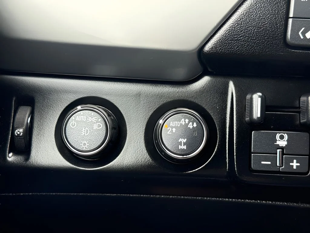 Used 2020 Gray Chevrolet RST image 27
