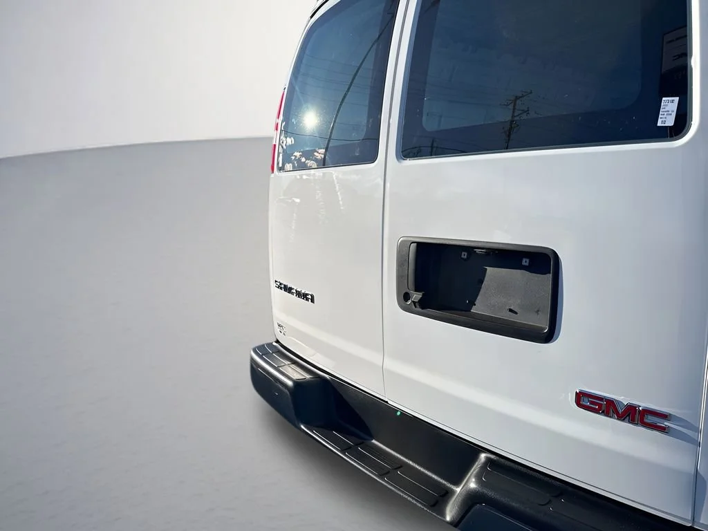 Used 2022 Summit White GMC Work Van image 28