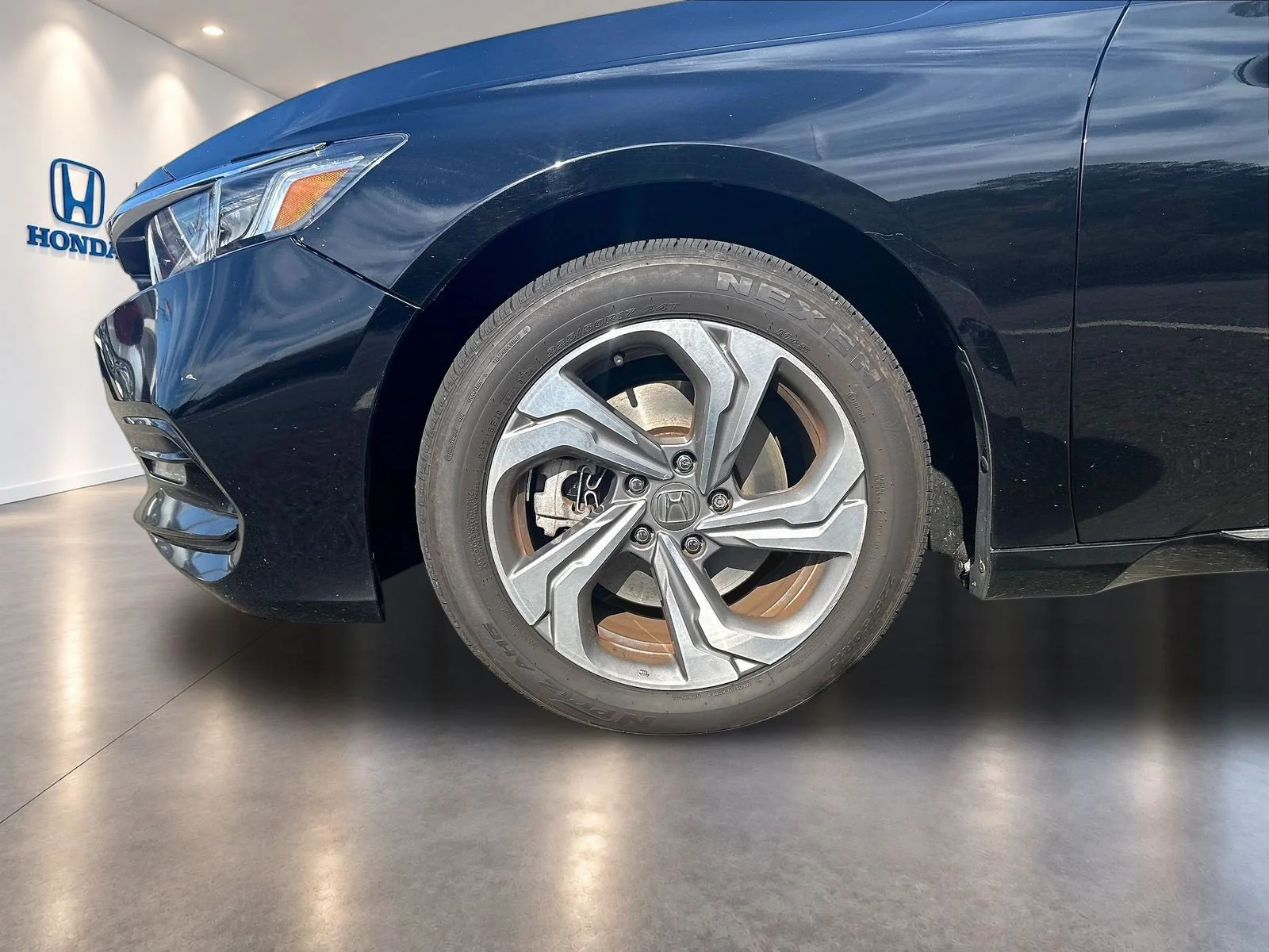 Used 2018 Crystal Black Pearl Honda EX-L 2.0T image 37