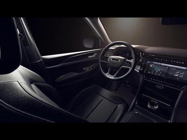 New 2026 Diamond Black Crystal Pearl-Coat Exterior Paint Jeep Altitude image 8