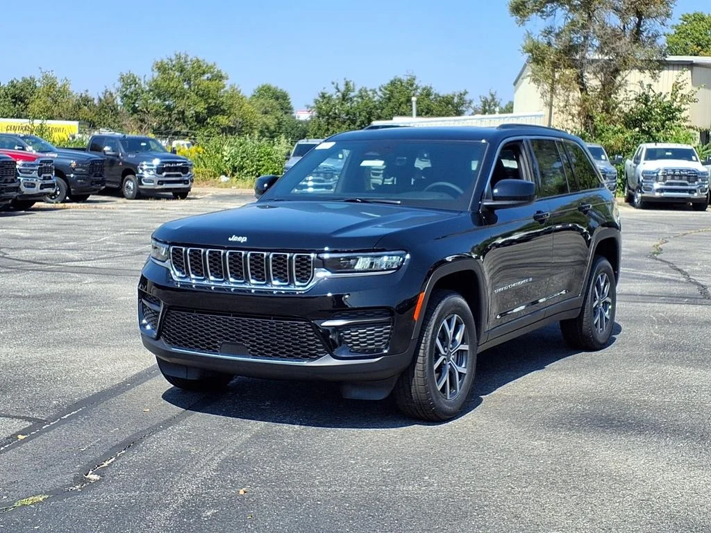 New 2027 High-Gloss Black Paint Jeep Laredo X image 2