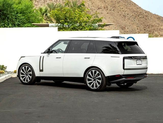 New 2026 Ostuni Pearl White LAND ROVER SE 7 Seats image 9