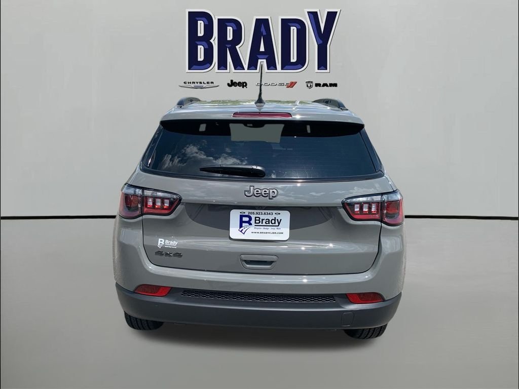 New 2026 Sting-Gray Clear-Coat Exterior Paint Jeep Latitude image 6