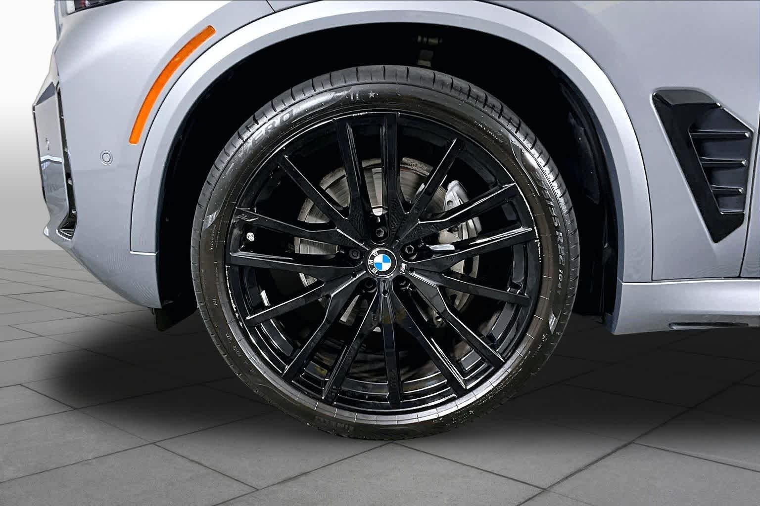 Used 2024 Skyscraper Grey Metallic BMW xDrive40i image 10
