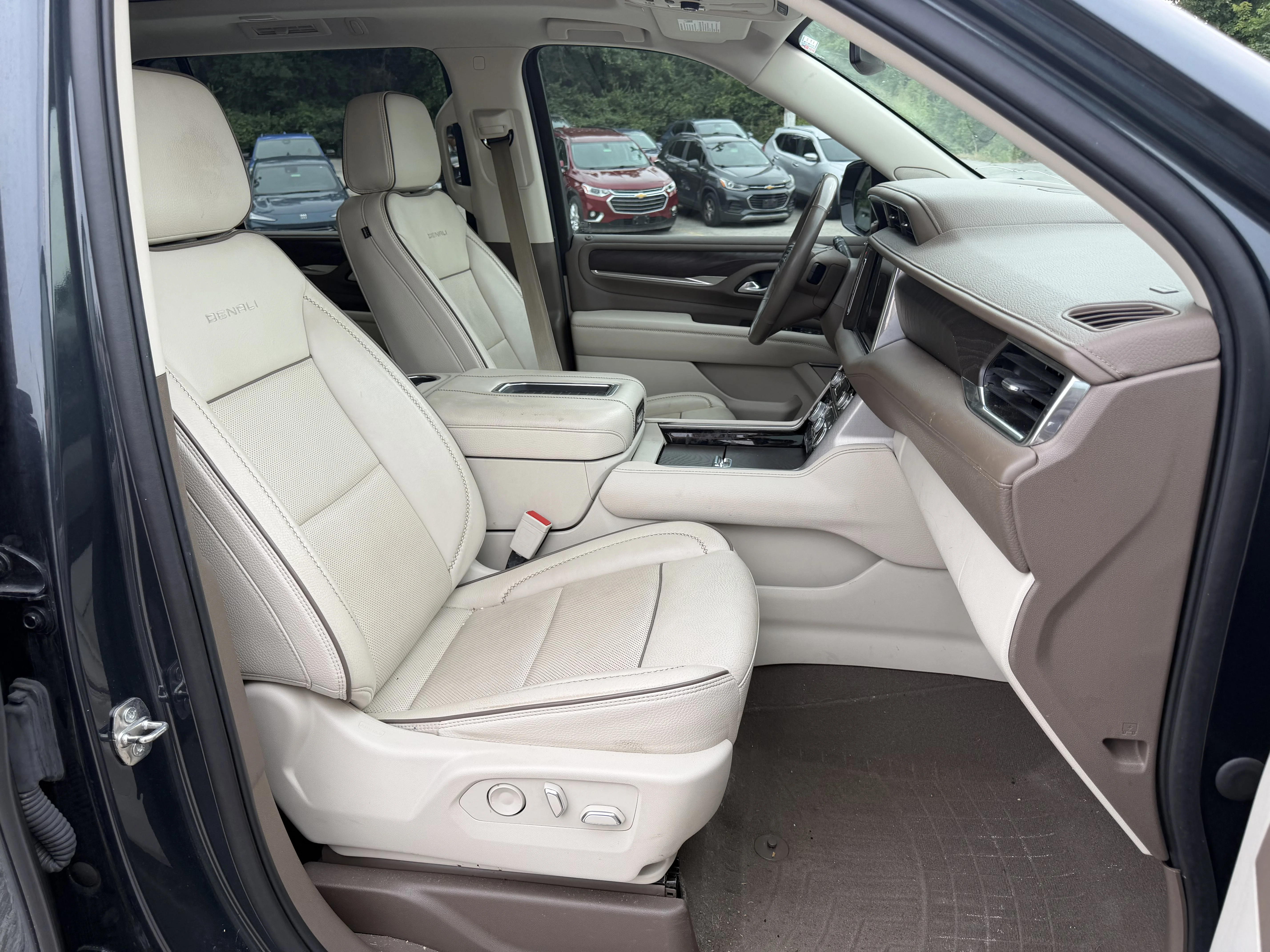 Used 2022 Hunter Metallic GMC Denali image 11
