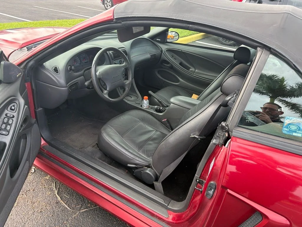 Used 2003 Red Ford V6 image 3