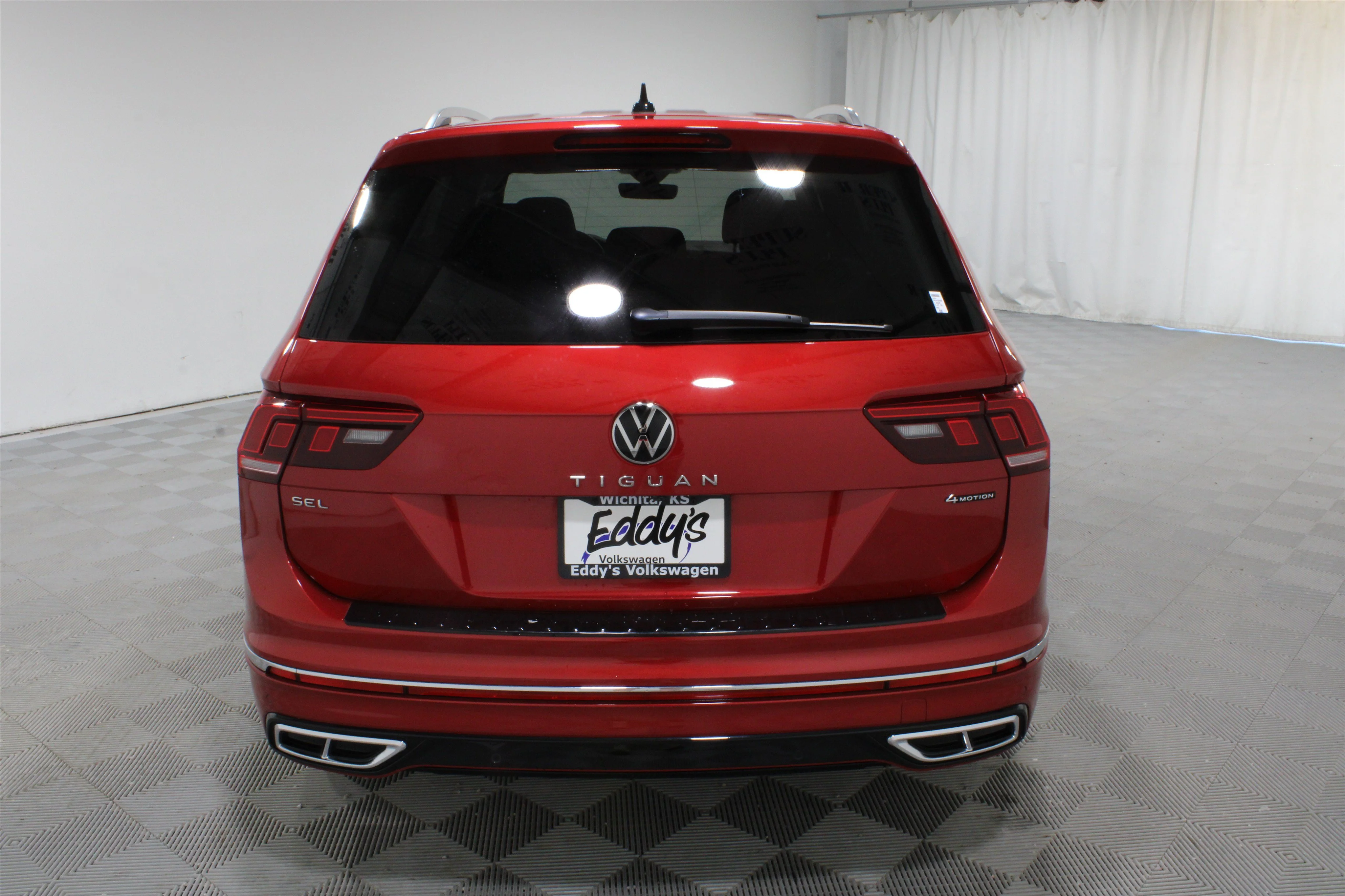 Used 2024 Kings Red Metallic Volkswagen SEL R-Line image 28