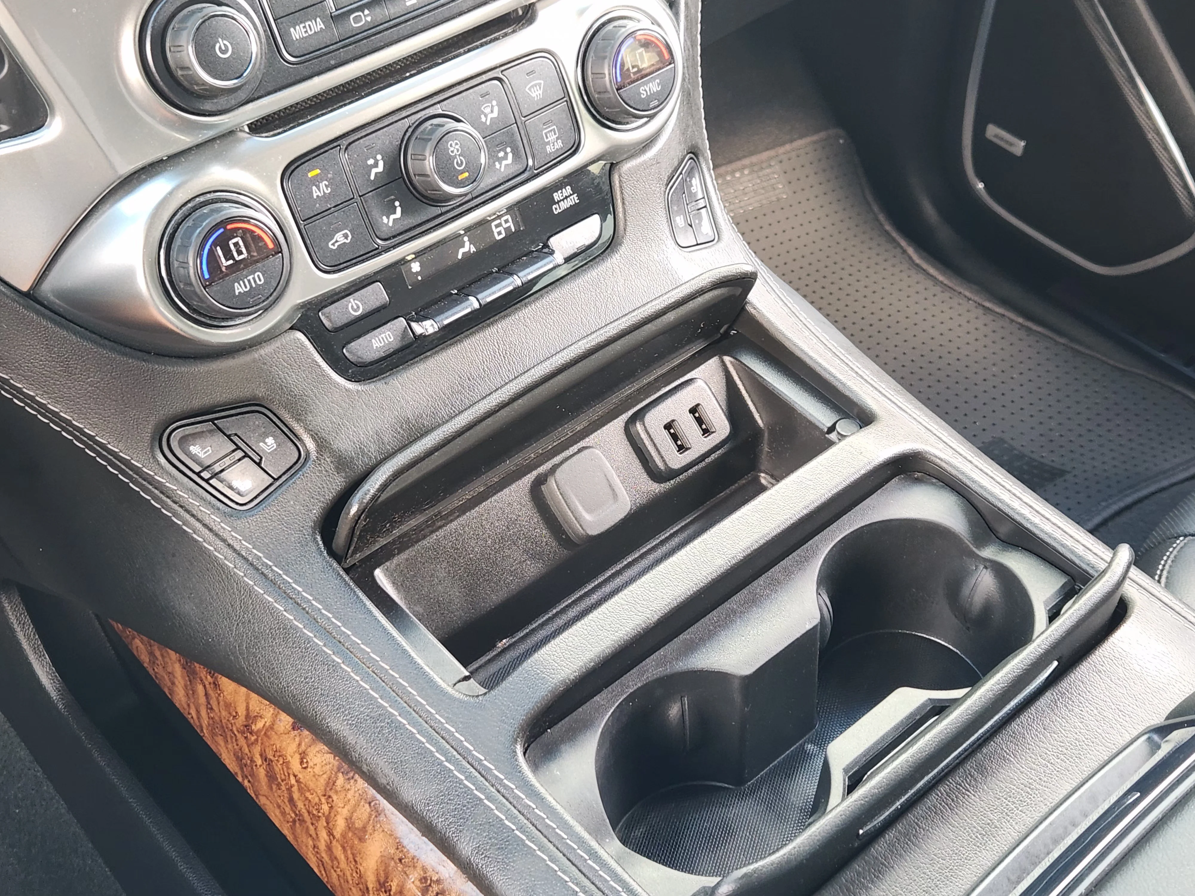 Used 2019 Black Chevrolet Premier image 21
