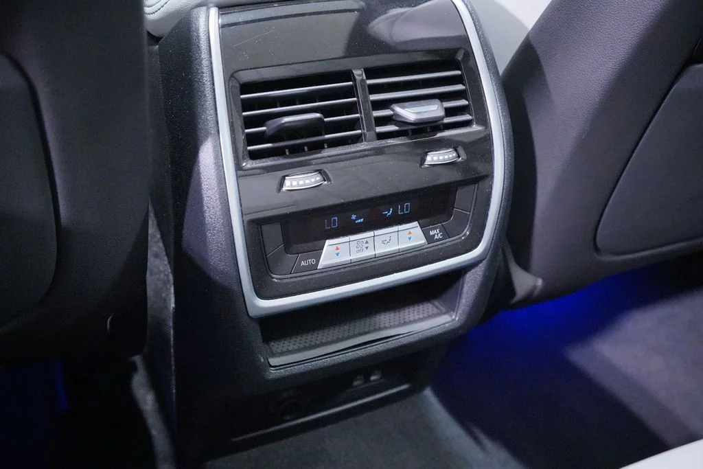 Used 2024 Gray Metallic BMW sDrive40i image 17