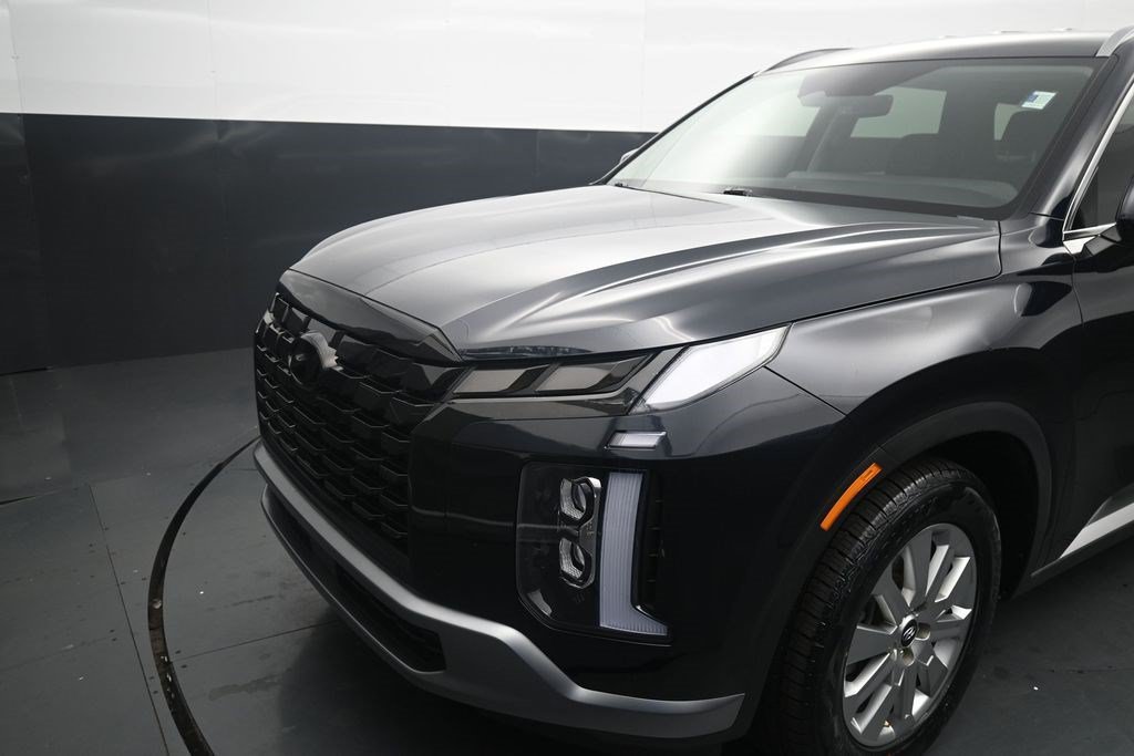 Used 2024 Moonlight Cloud Hyundai SEL 7P image 9