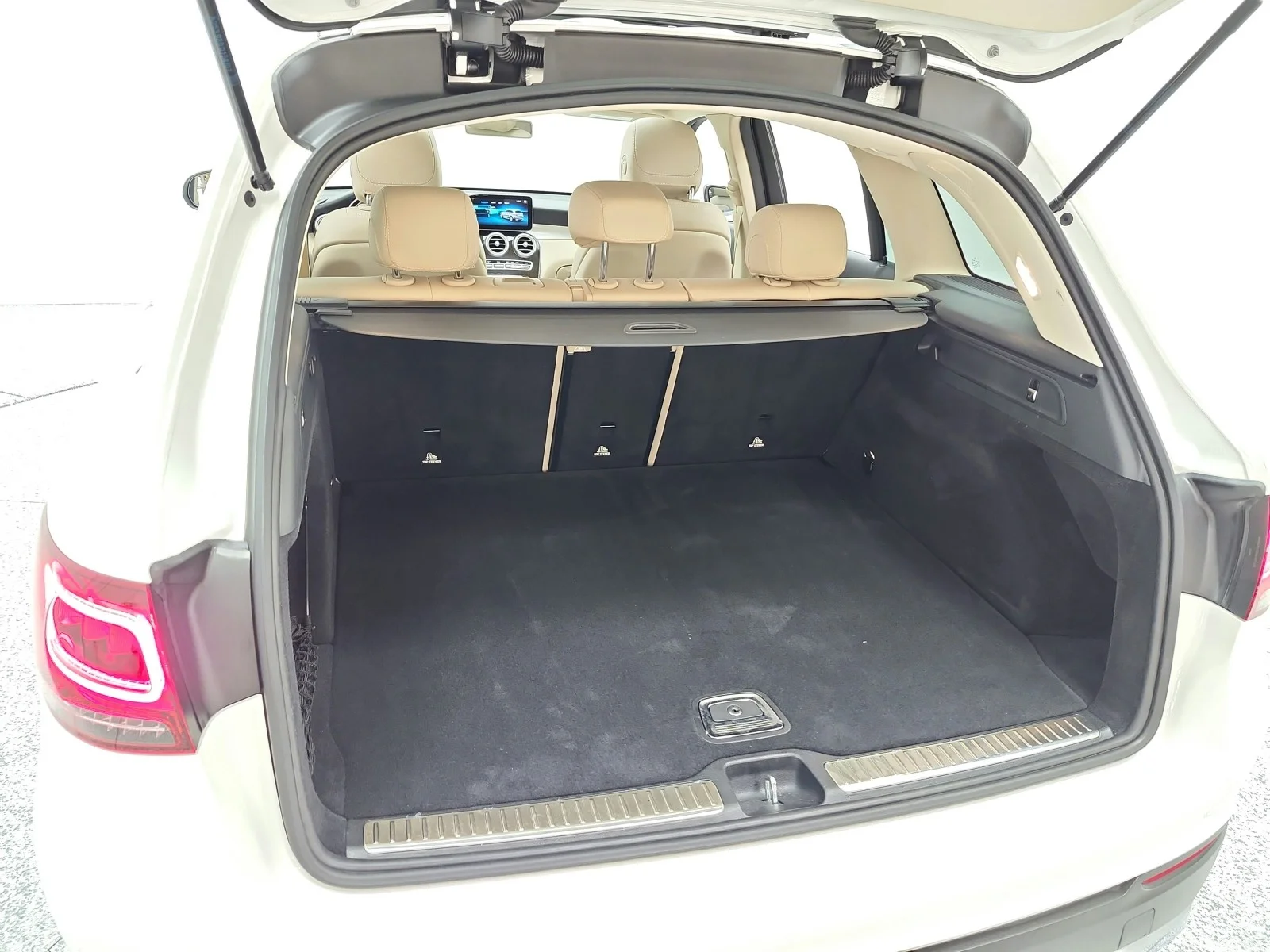 Used 2020 Polar White Mercedes-Benz GLC 300 image 30