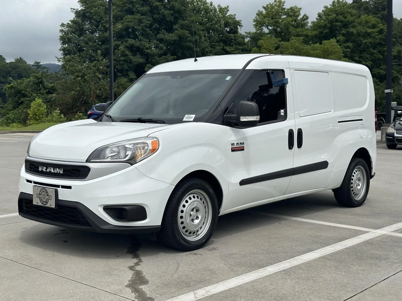 Used 2022 Bright White Ram Tradesman image 3