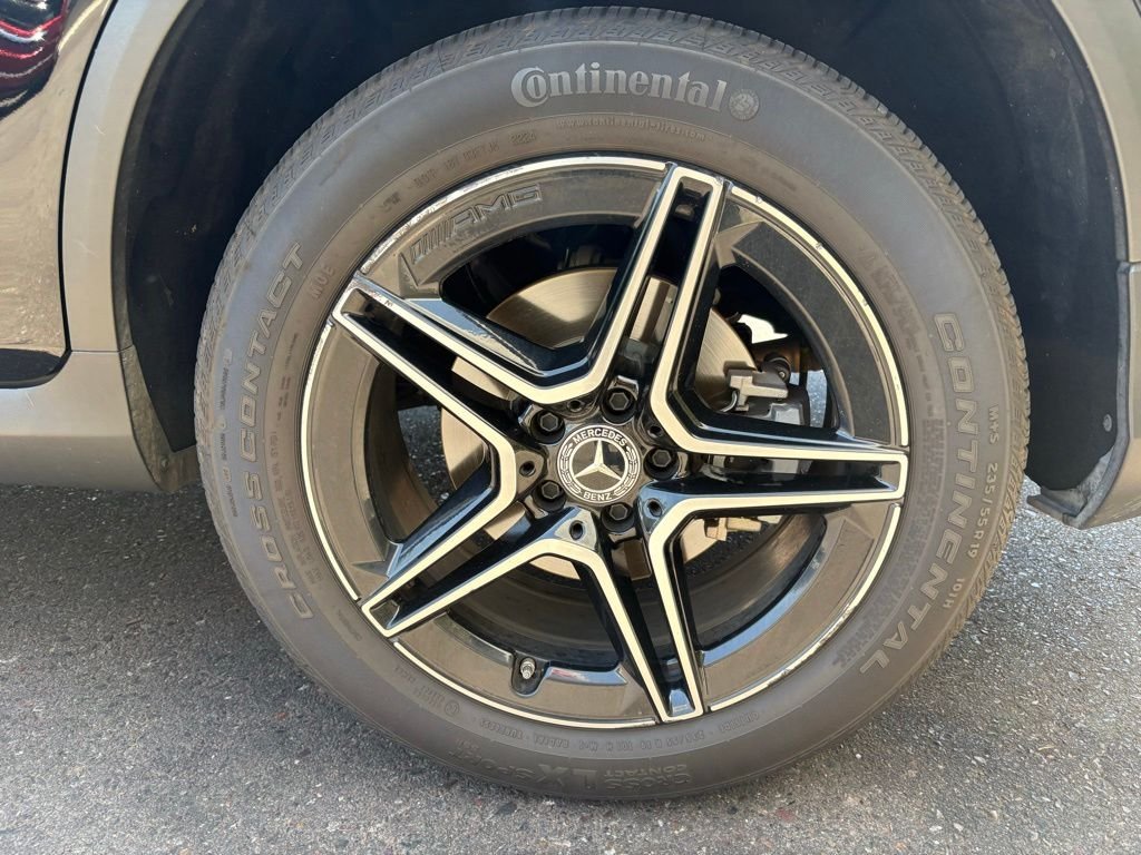 Used 2022 Black Mercedes-Benz GLC 300 image 5