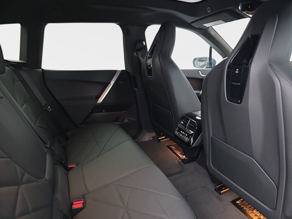 Used 2026 Storm Bay Metallic BMW xDrive60 image 11