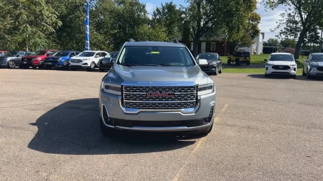 Used 2023 Silver GMC Denali image 4