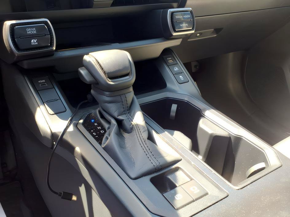 Used 2026 Wind Chill Pearl Toyota XLE Premium image 20