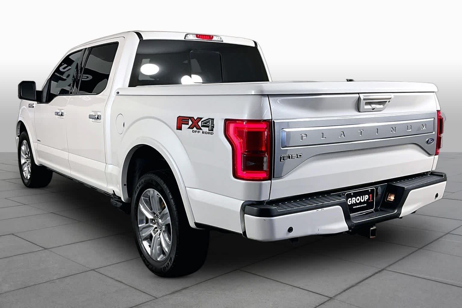 Used 2017 White Platinum Metallic Tri-Coat Ford Platinum image 11