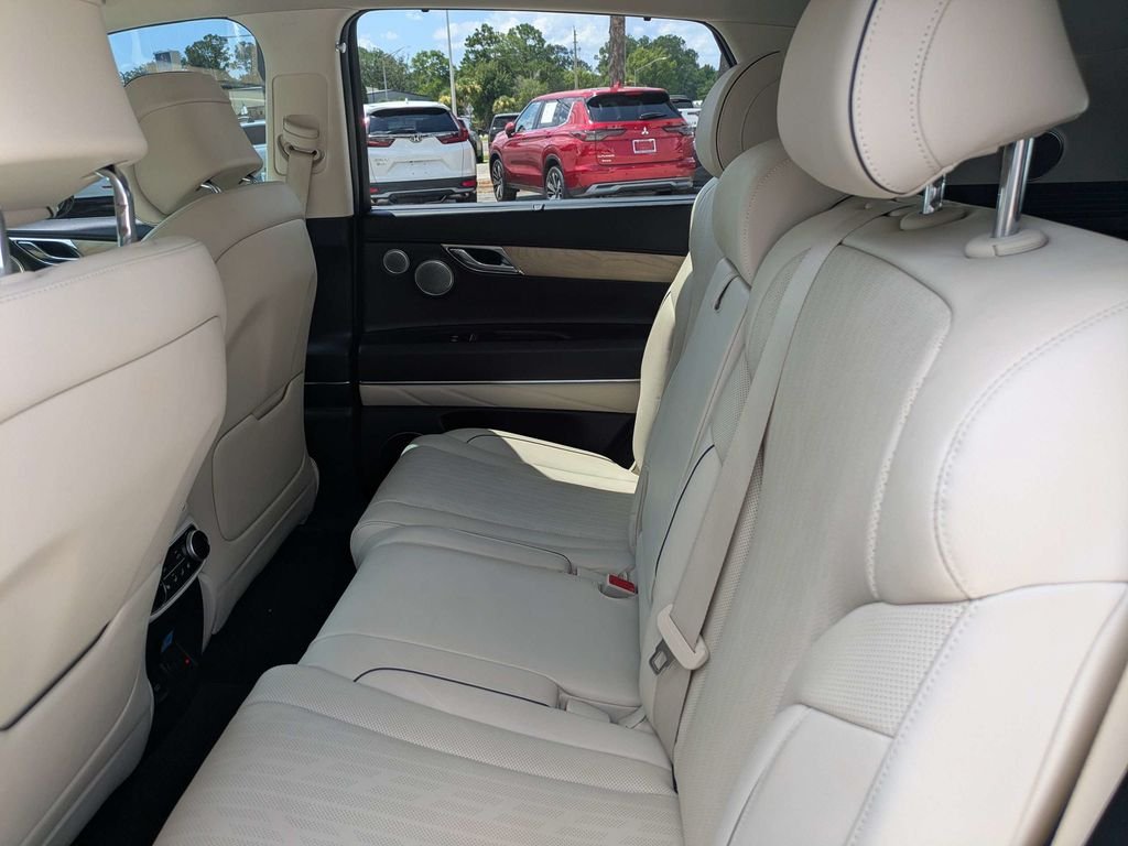 Used 2022 White Genesis 3.5T image 14