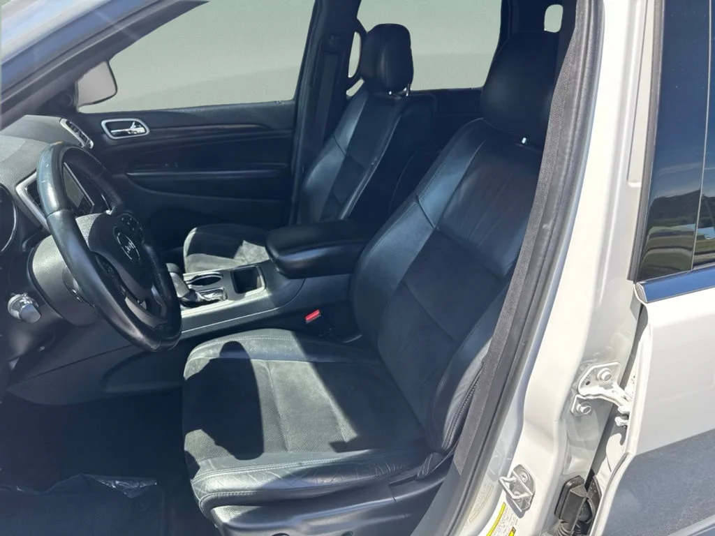 Used 2018 Bright White Clearcoat Jeep Laredo E image 11
